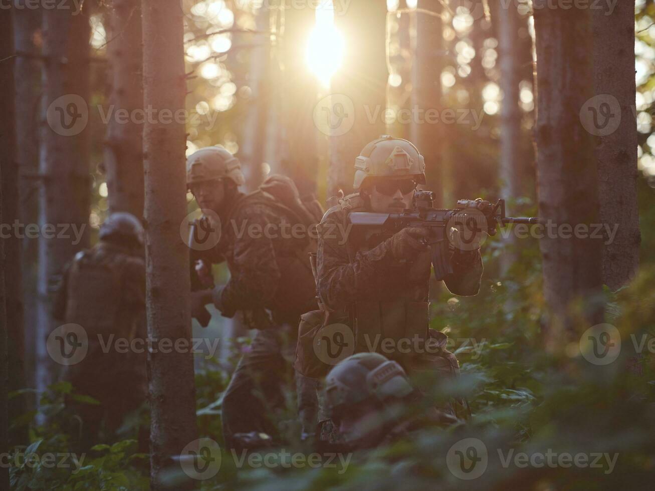 esquadrão de soldados de guerra moderna em batalha foto