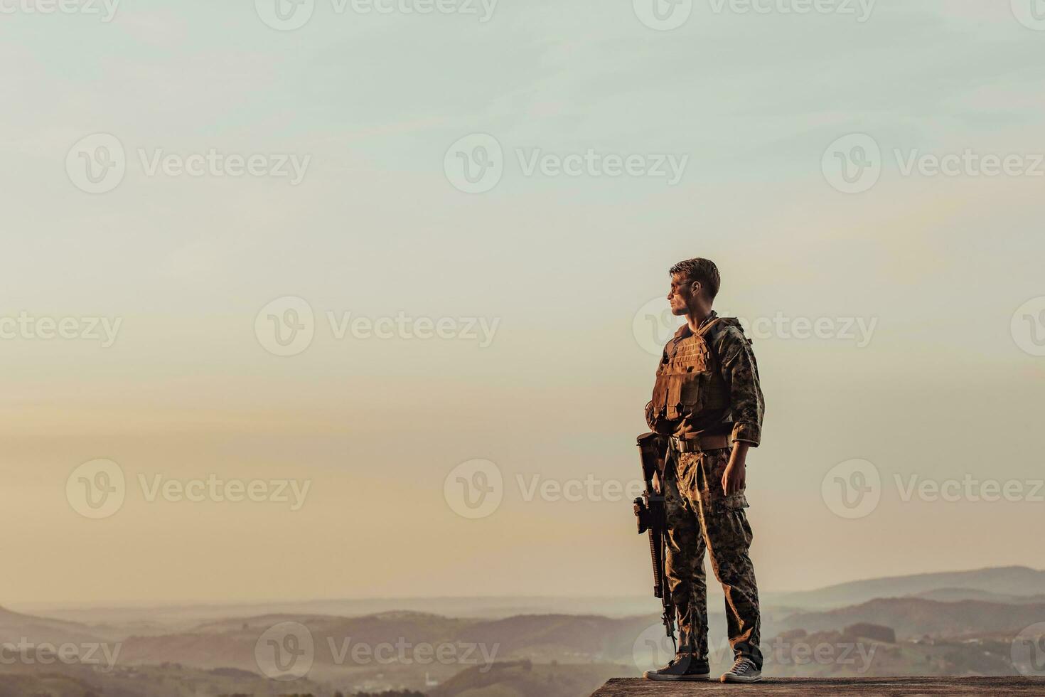soldado retrato em pôr do sol local herói urbano lenda autêntico foto