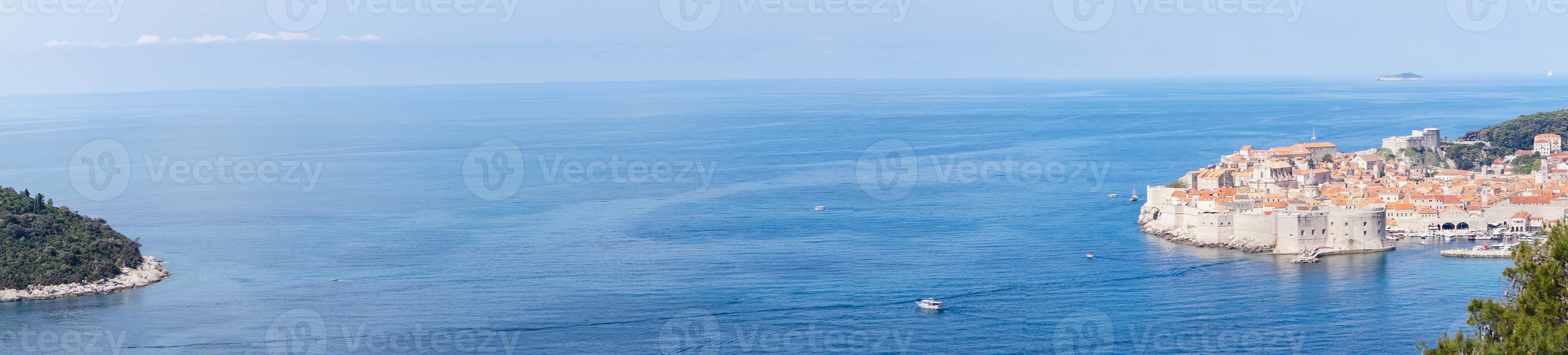 vista do monte sdr em otok lokrum, ilha perto de dubrovnik, croácia foto