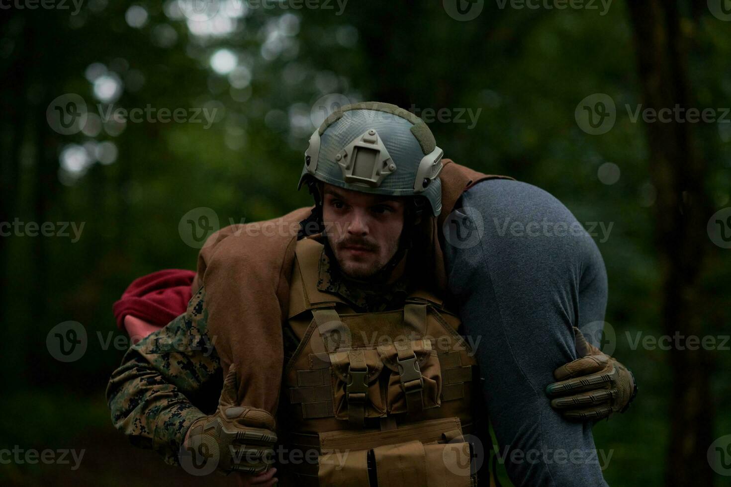 soldado resgatar civil foto