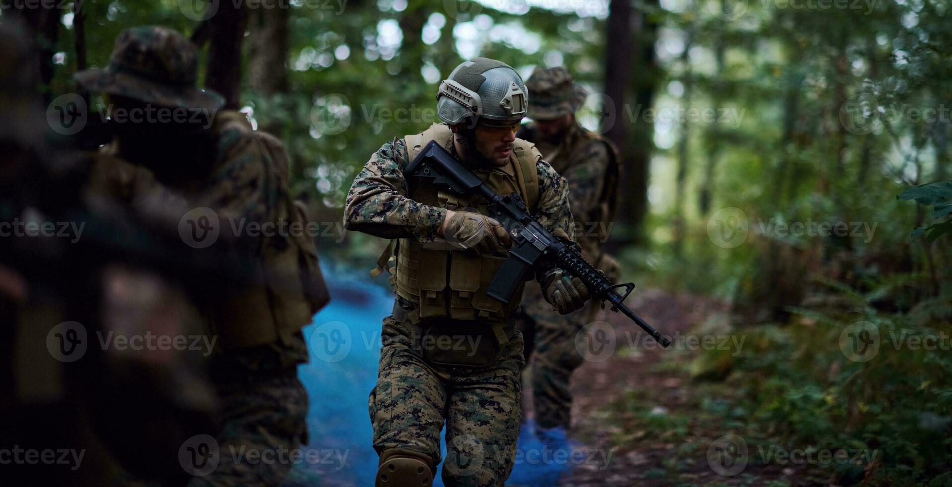 esquadrão de soldados de guerra moderna em batalha foto