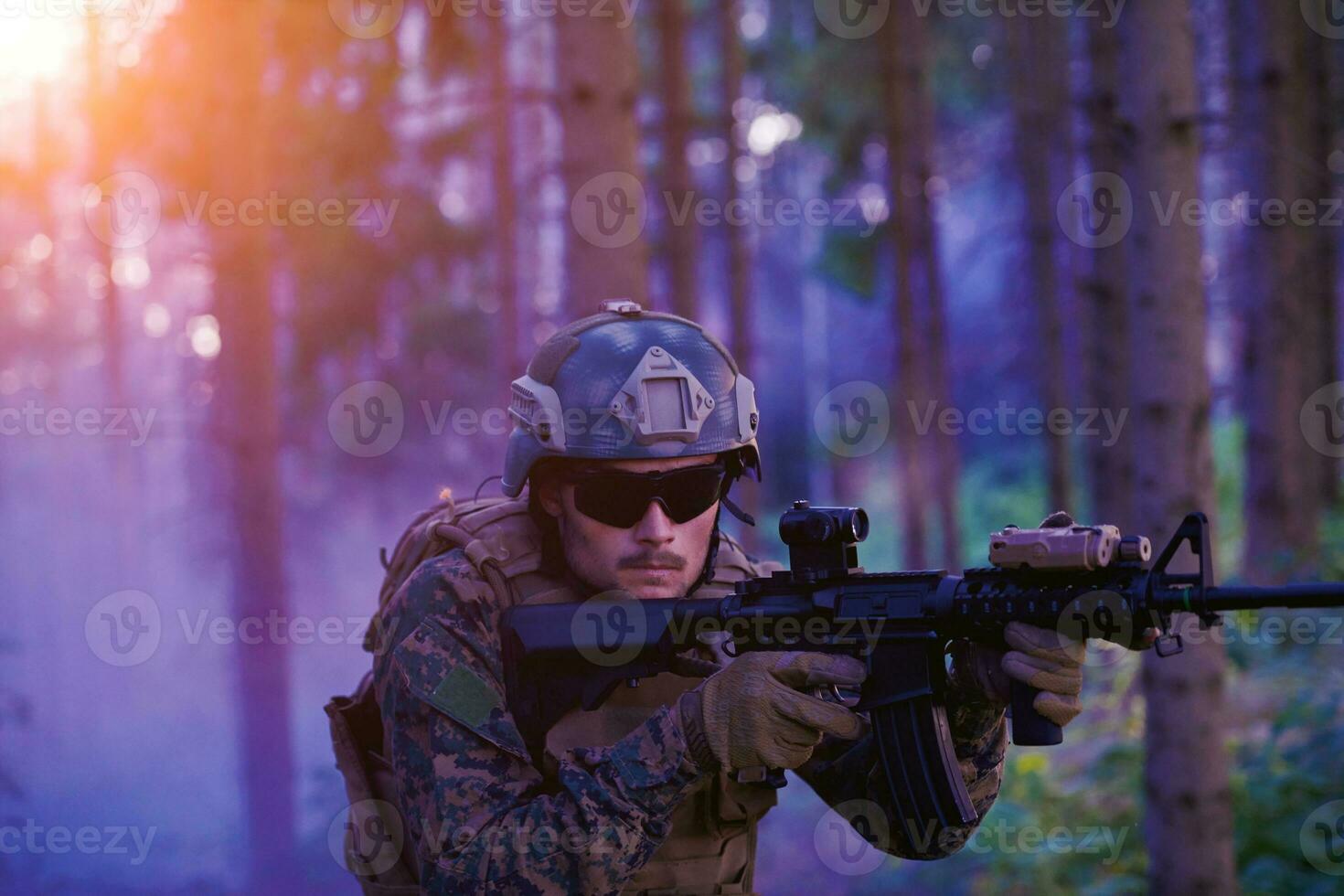 soldado dentro uma missão foto