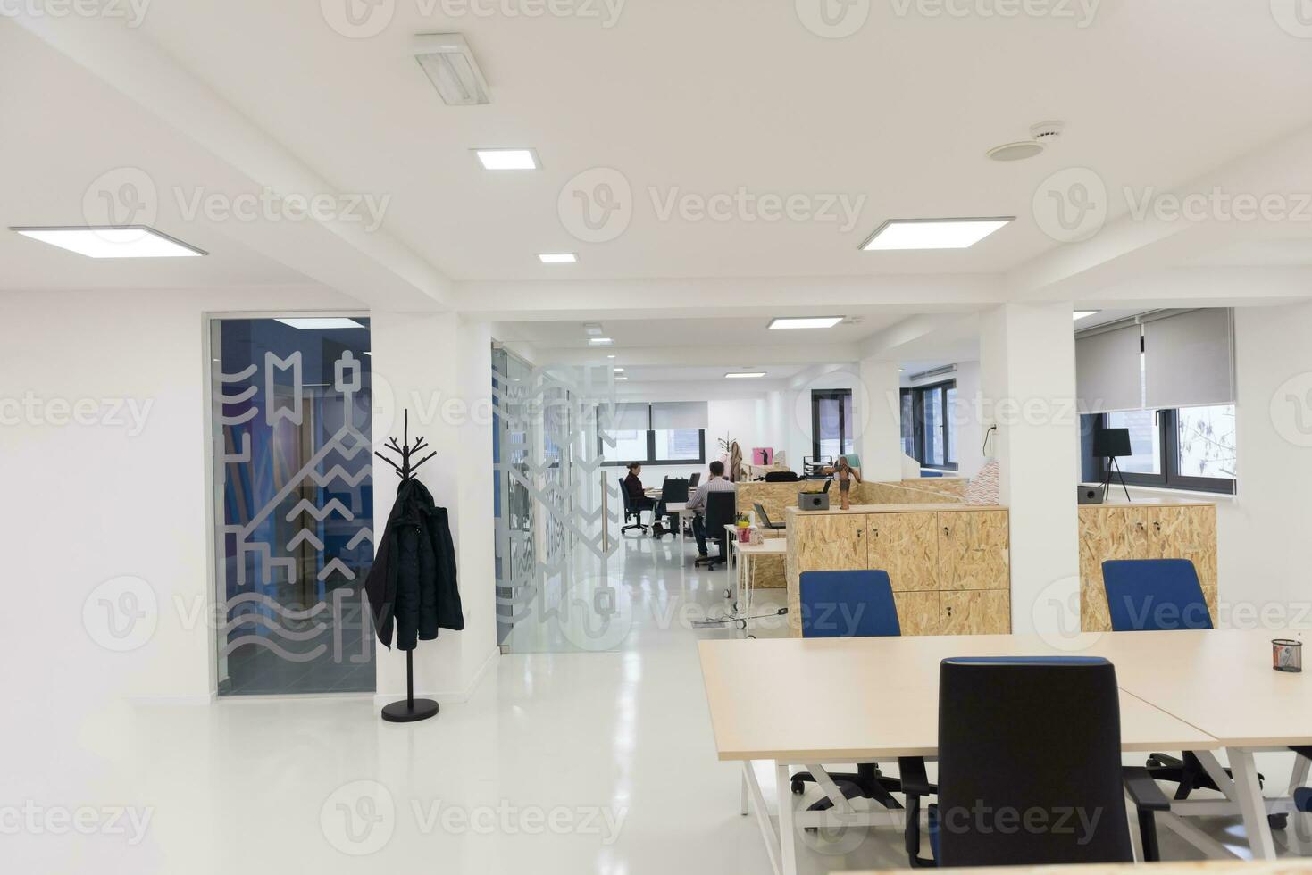 interior de escritório de negócios de inicialização vazio foto