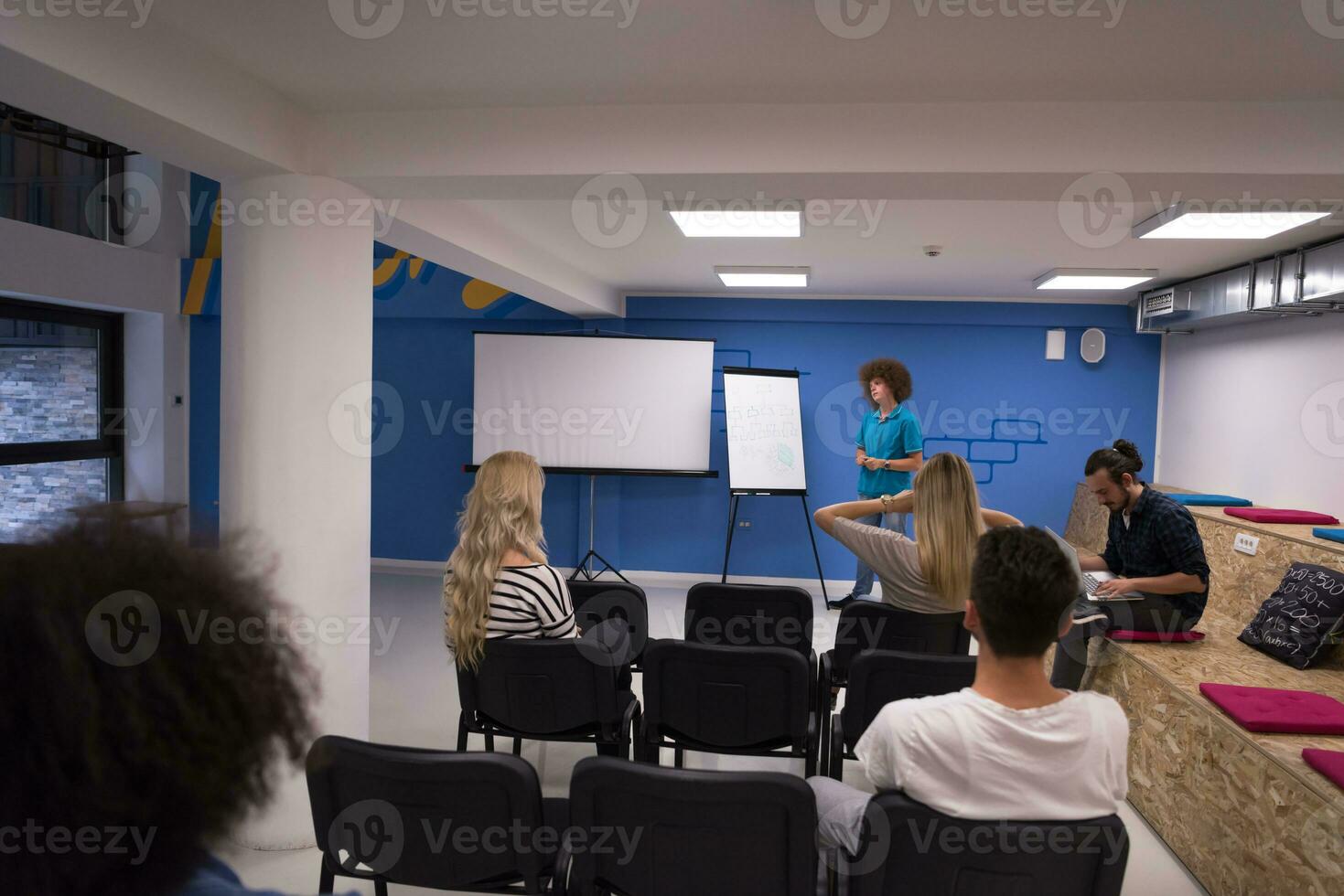 palestrante seminário conceito de reunião de negócios corporativos foto