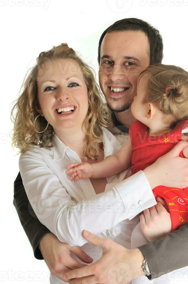 família jovem feliz juntos em estúdio foto