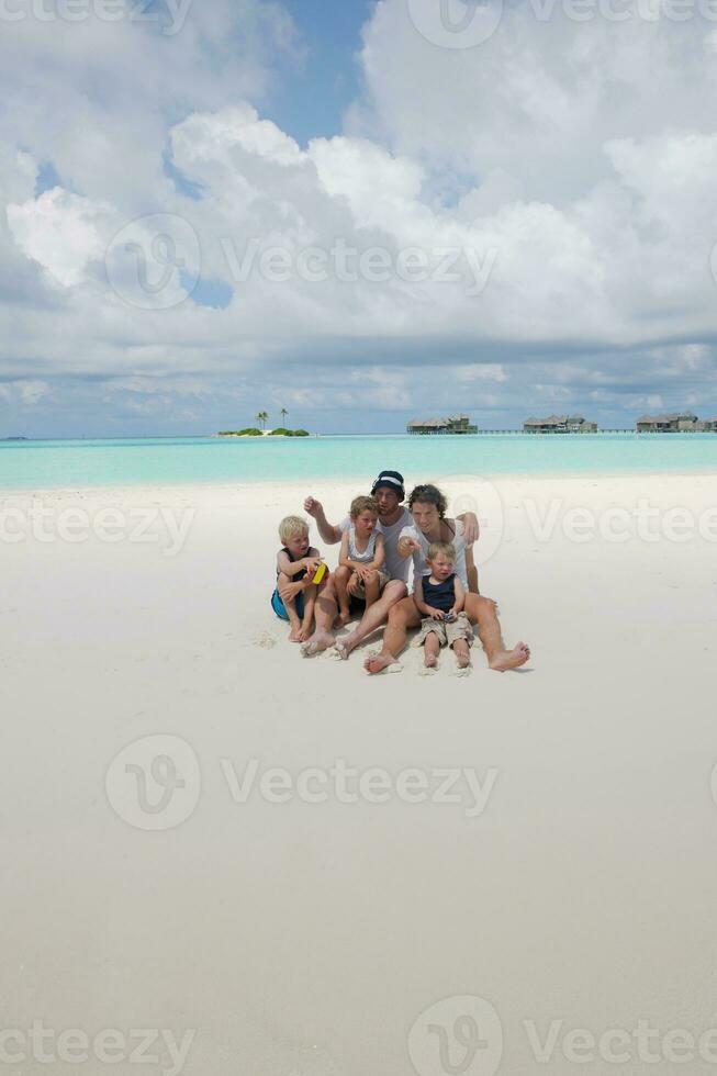 família feliz de férias foto