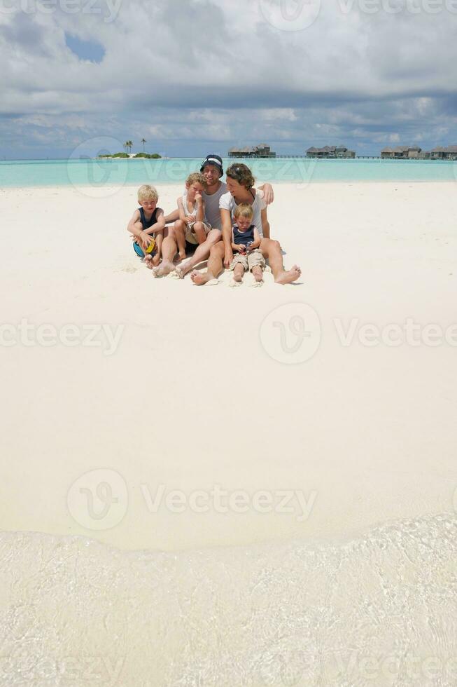 família feliz de férias foto