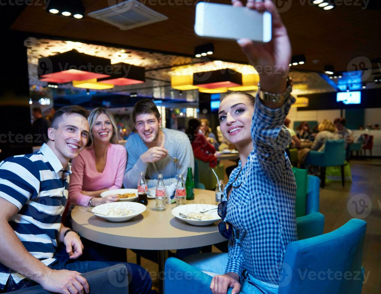 amigos ter arrancar pausa dentro compras Shopping foto