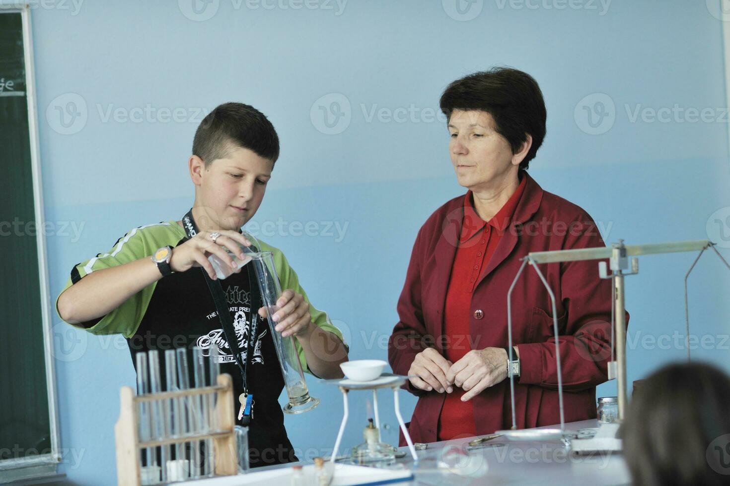 aulas de ciências e química na escola foto