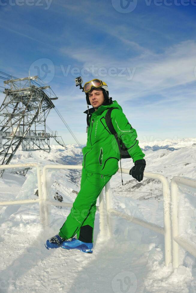 esquiando agora na temporada de inverno foto