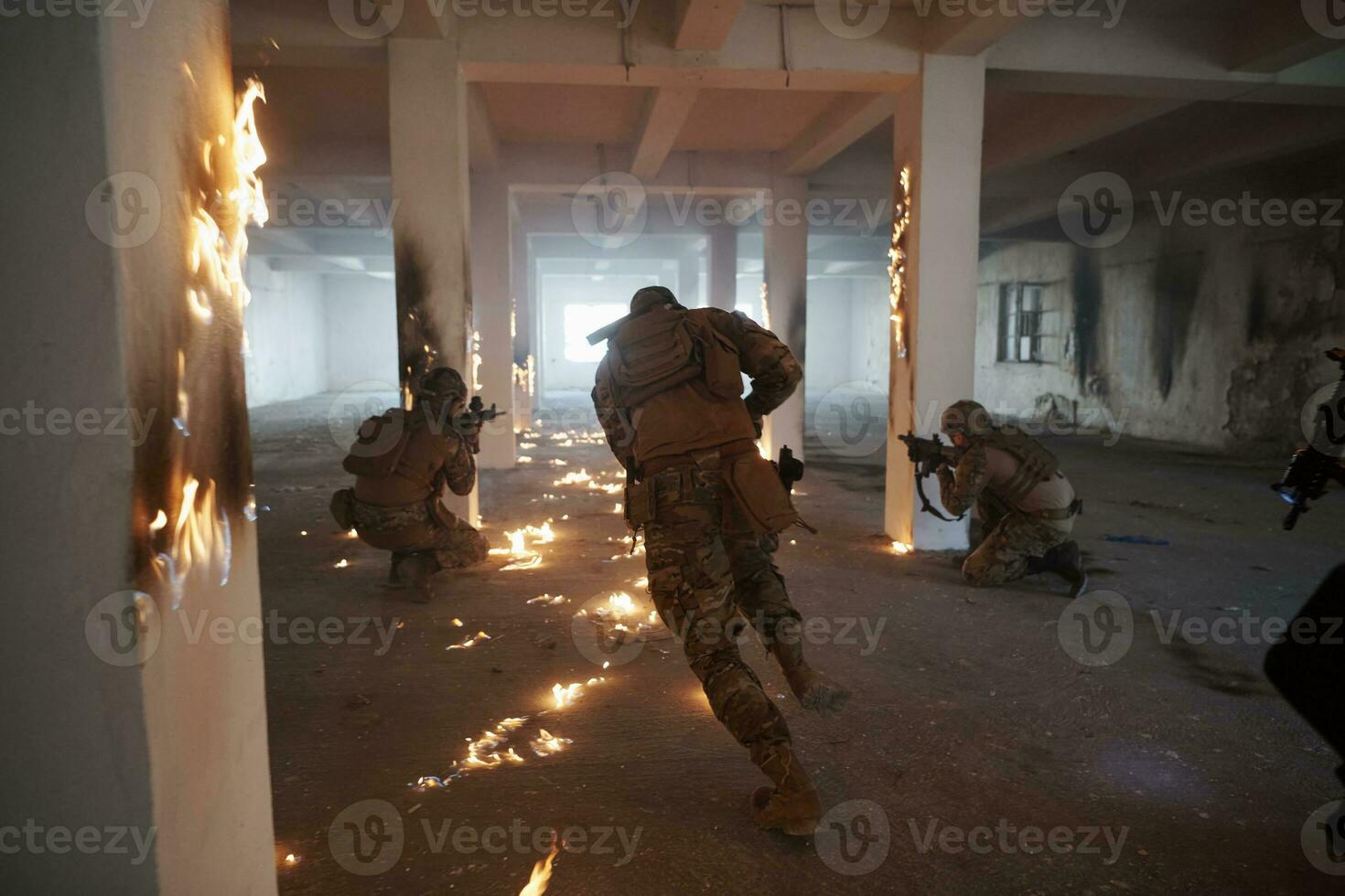 tropas militares em ação ambiente urbano foto