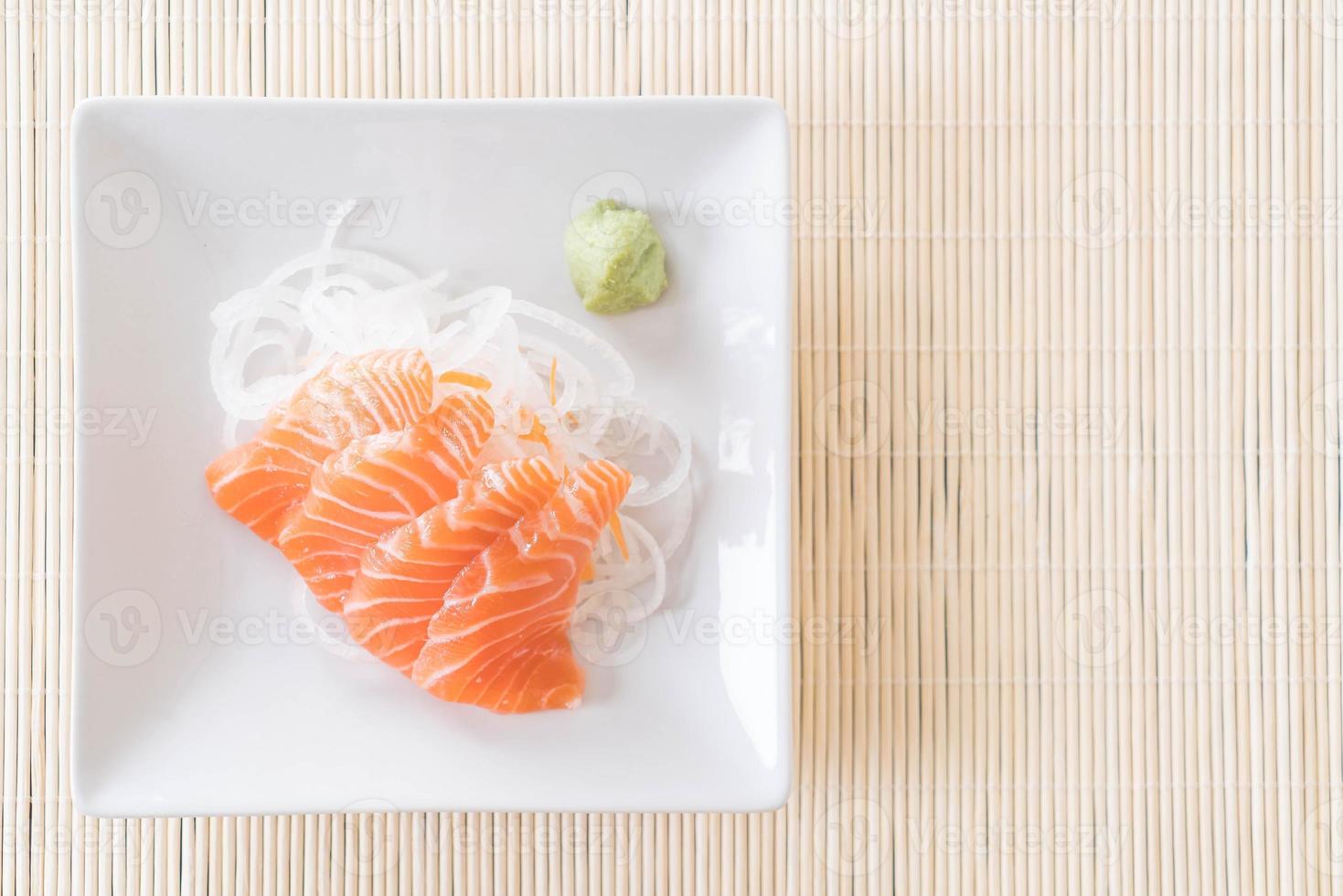 sashimi cru de salmão foto