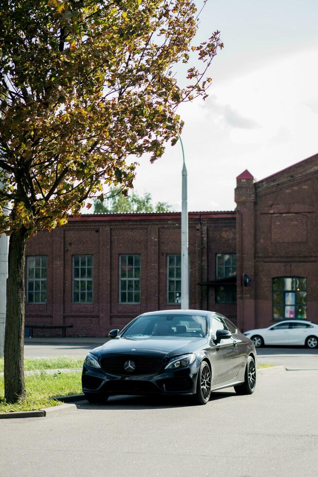 Minsk, bielorrússia, Outubro 2023 - mercedes benz às a estacionamento foto