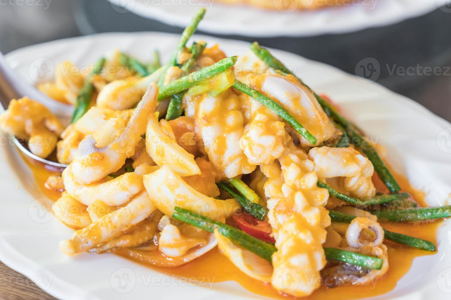 lulas fritas com ovos salgados foto