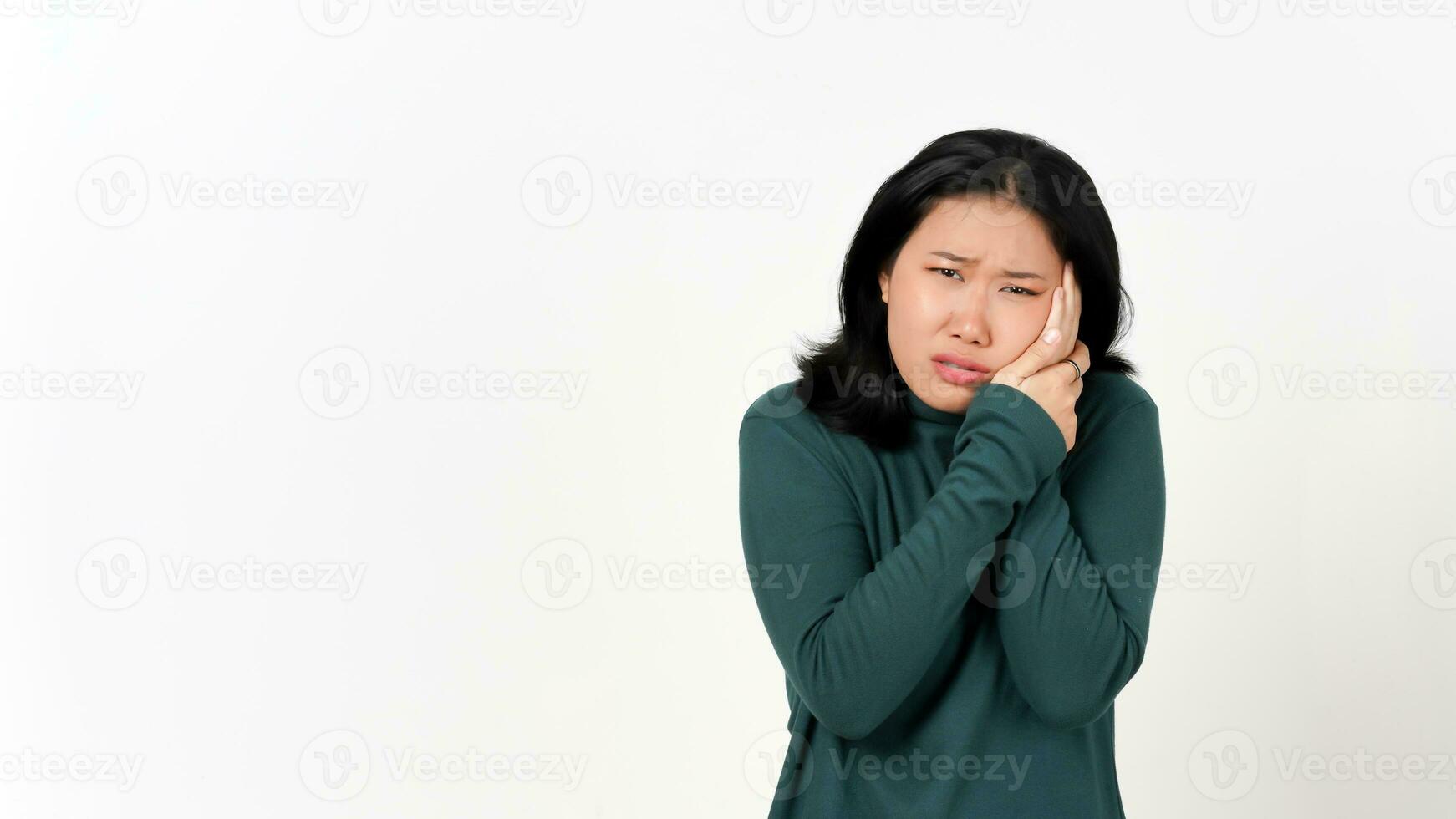 sentindo-me dor dor de dente do lindo ásia mulher isolado em branco fundo foto