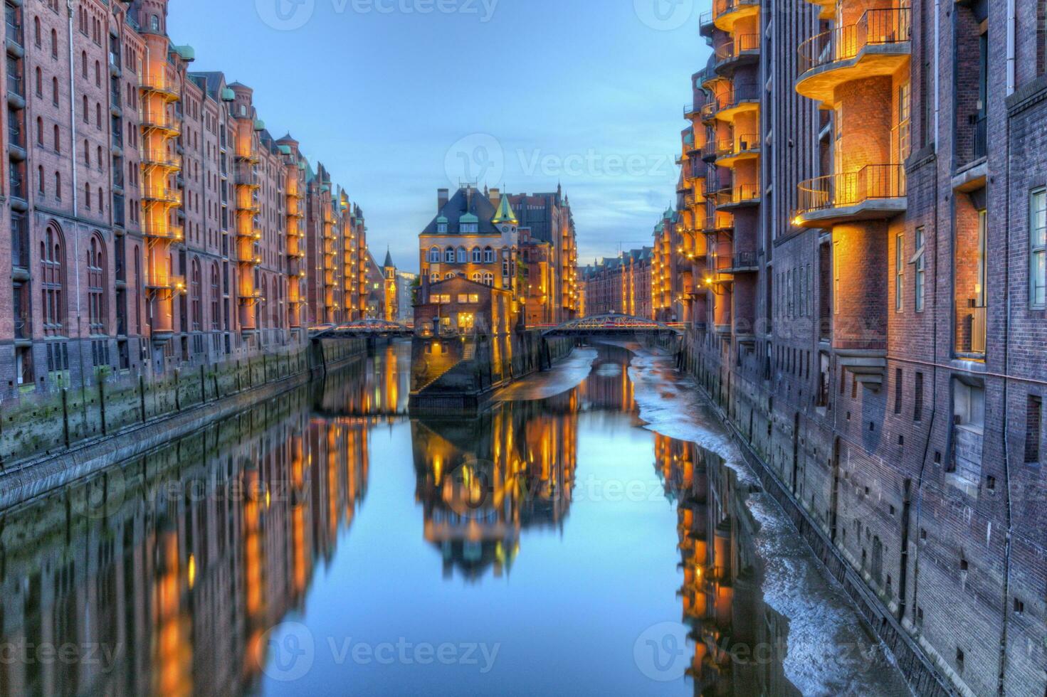 Speicherstadt armazéns ao longo a canal, Hamburgo, Alemanha - hdr foto