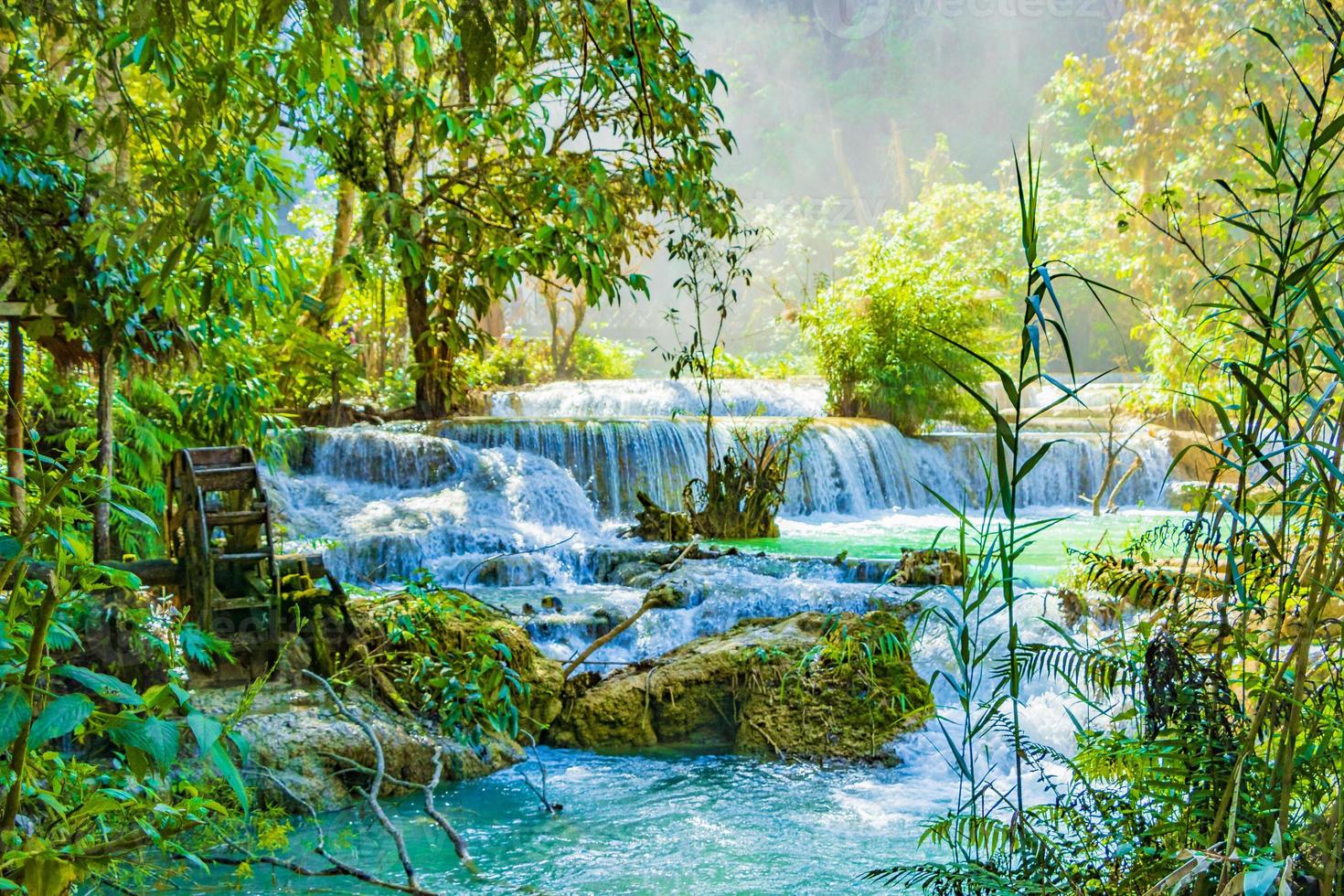 cachoeira kuang si em luang prabang, laos foto