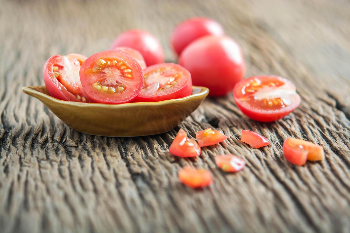 tomates vermelhos frescos foto