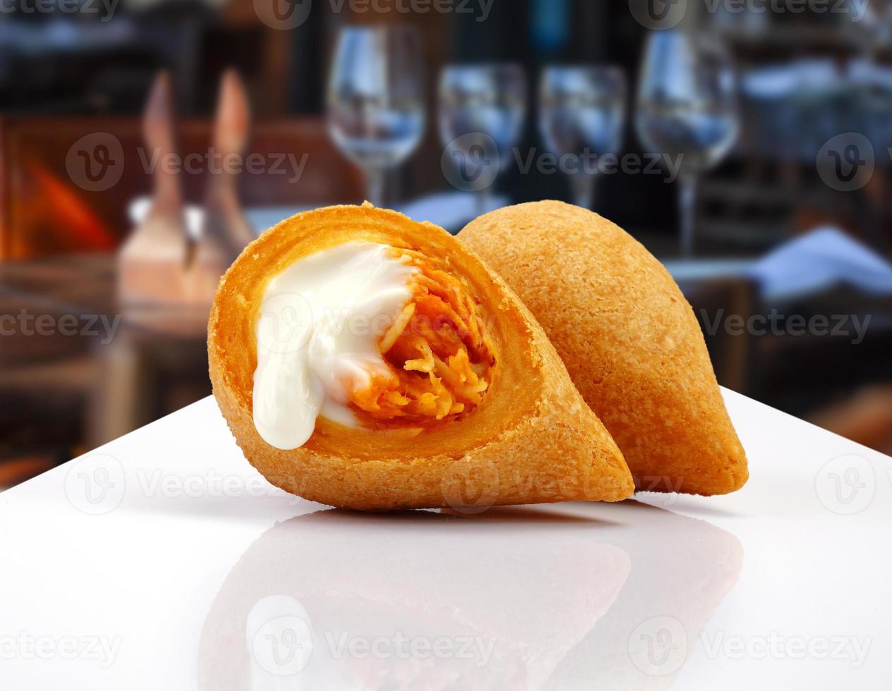 coxinha de frango, petisco brasileiro foto