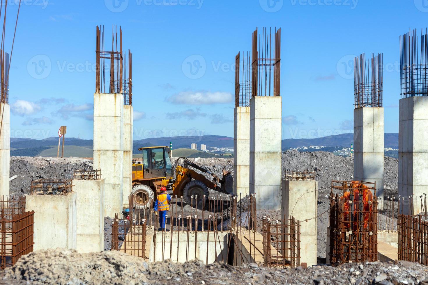 trabalhadores trabalhando no canteiro de obras foto