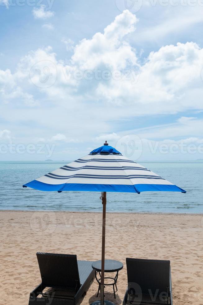 guarda-sol, tempo de relaxamento, férias com a família foto