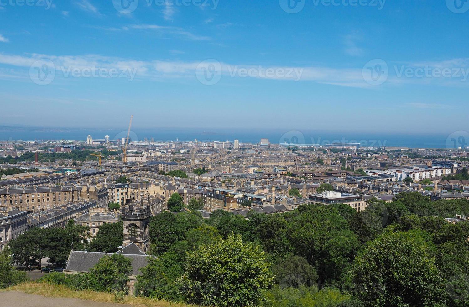 vista aérea de edimburgo de calton hill foto