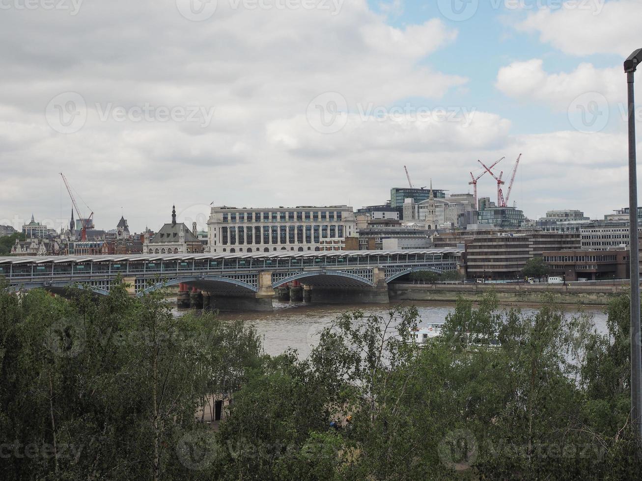 Ponte Blackfriars em Londres foto