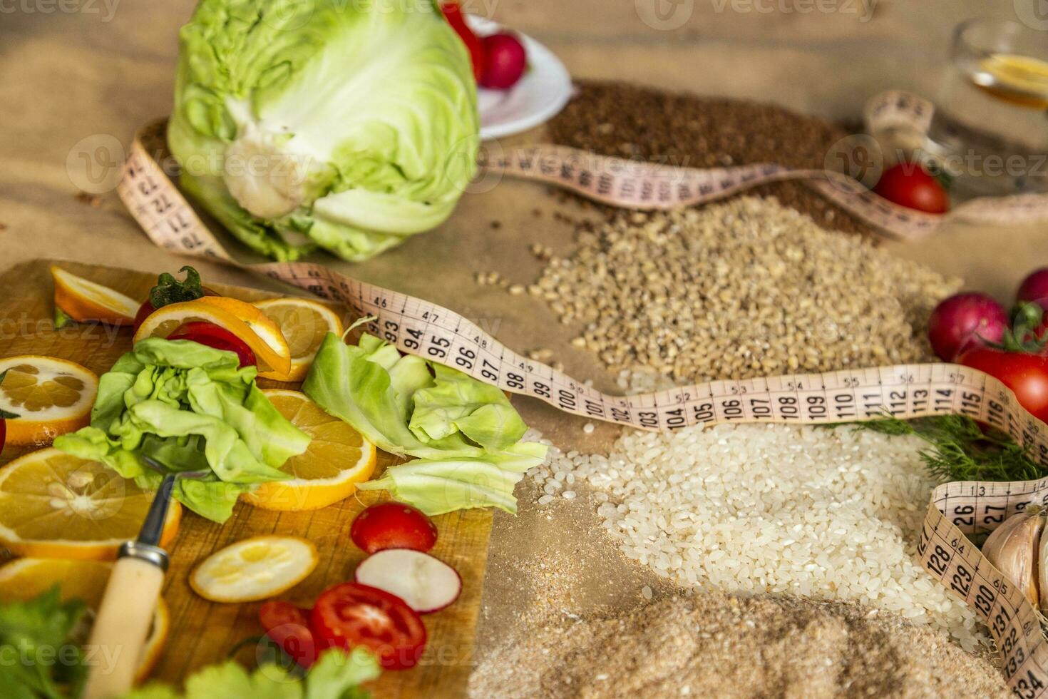 orgânico Comida fundo com corte borda e limão fatias foto