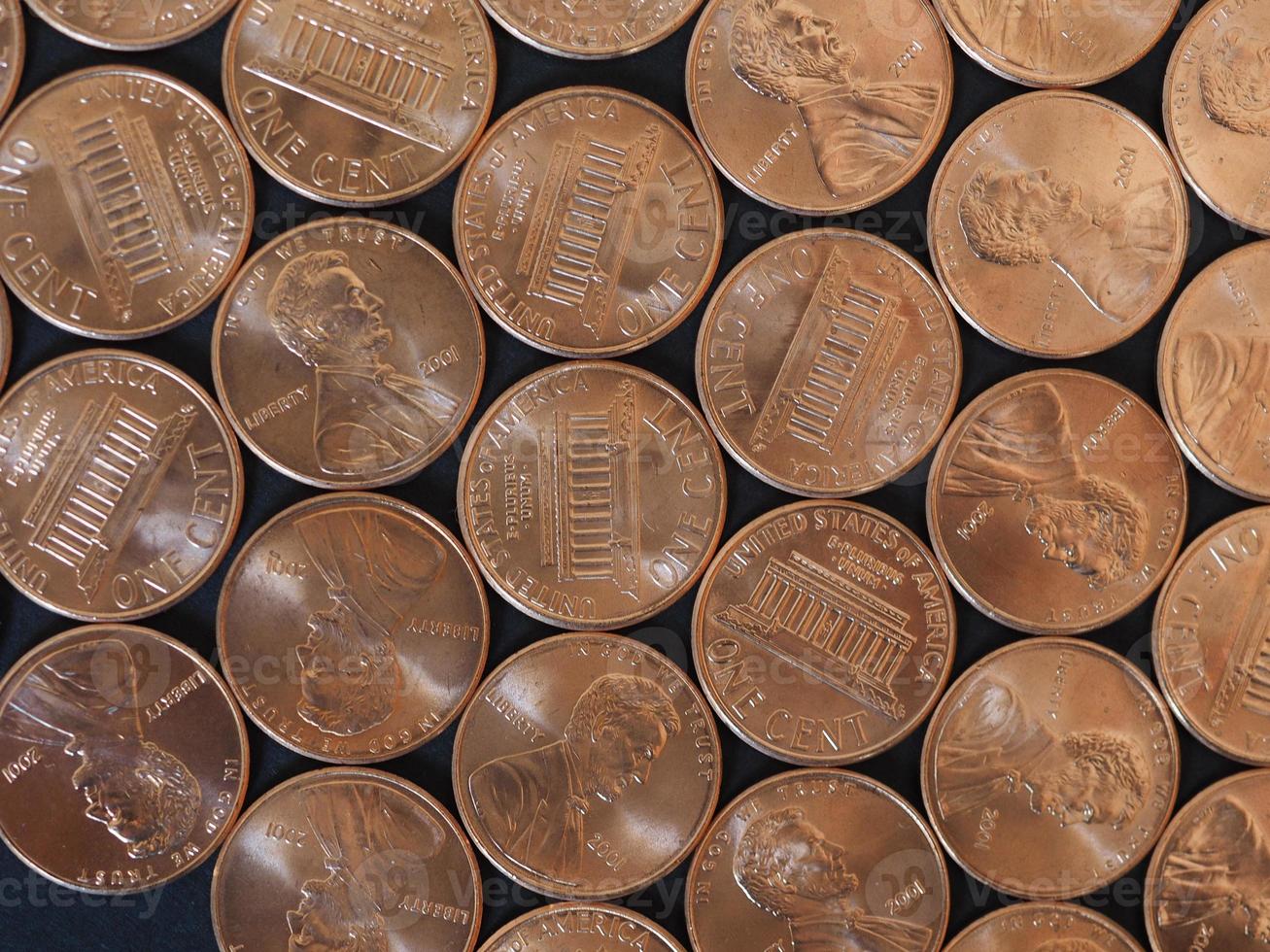 moedas de um centavo de dólar, estados unidos sobre preto foto