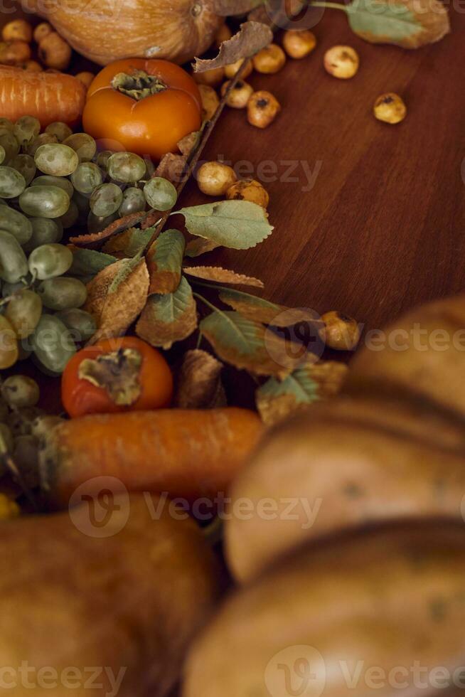 outono fundo com abóboras e frutas foto