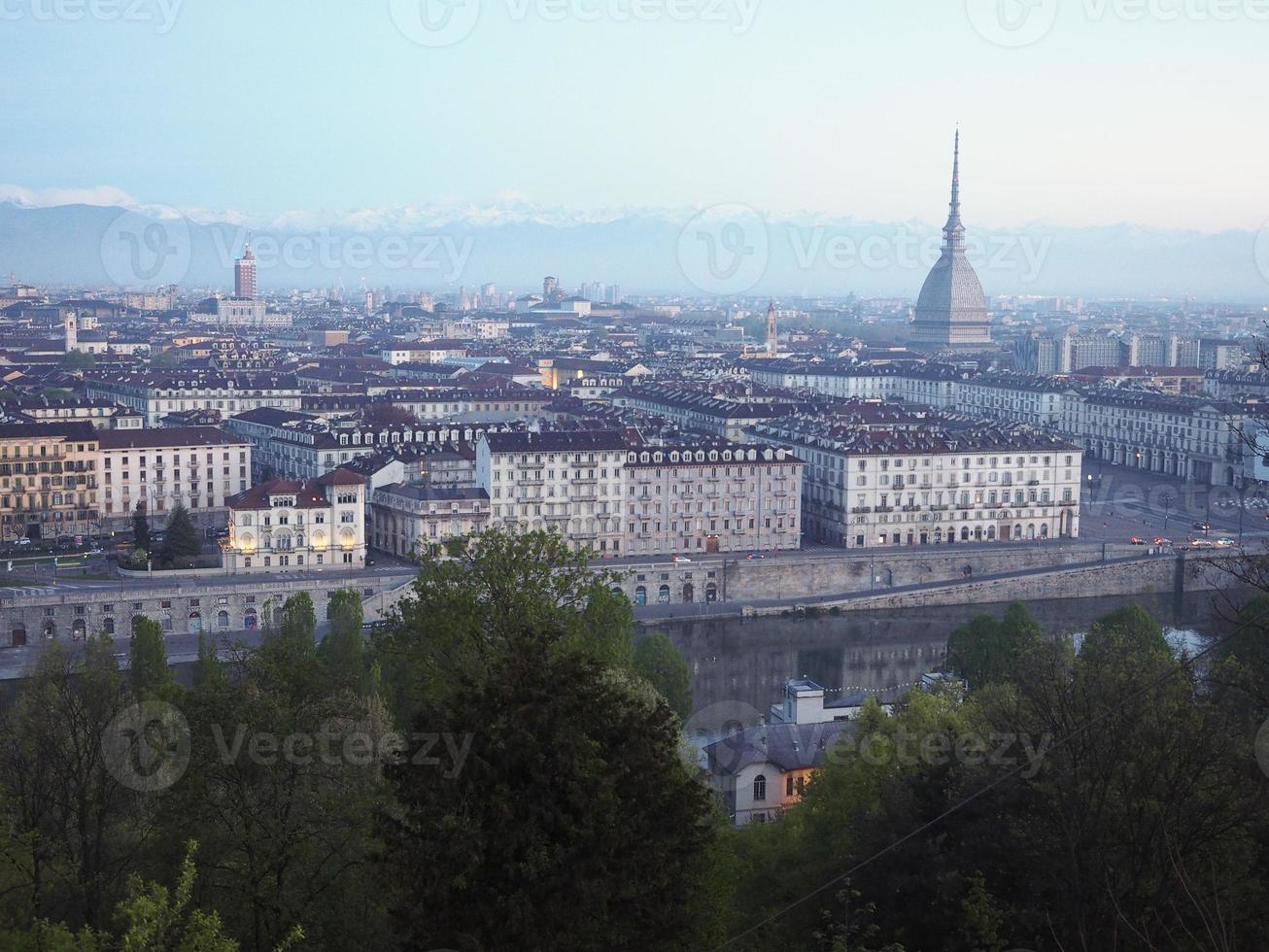 horizonte de turin pela manhã foto