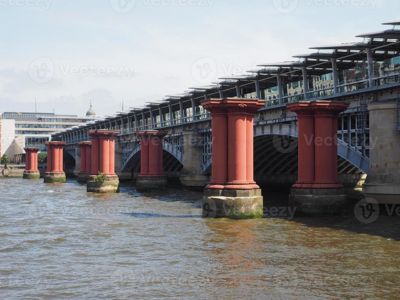 Ponte Blackfriars em Londres foto