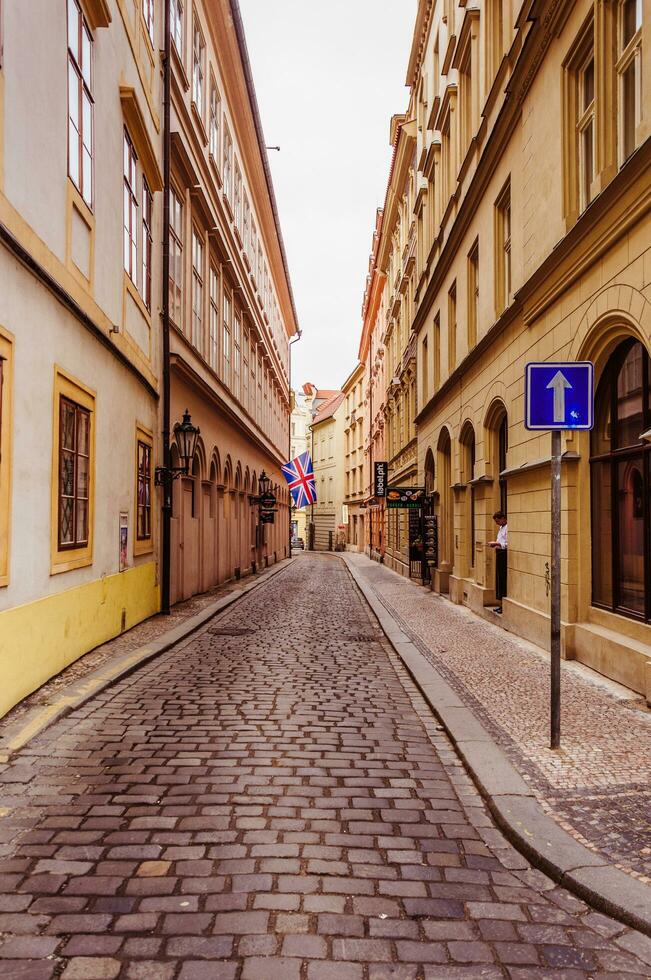 Praga, tcheco república, - 17 fevereiro 2018 - espetacular limitar rua dentro a velho parte do a cidade foto