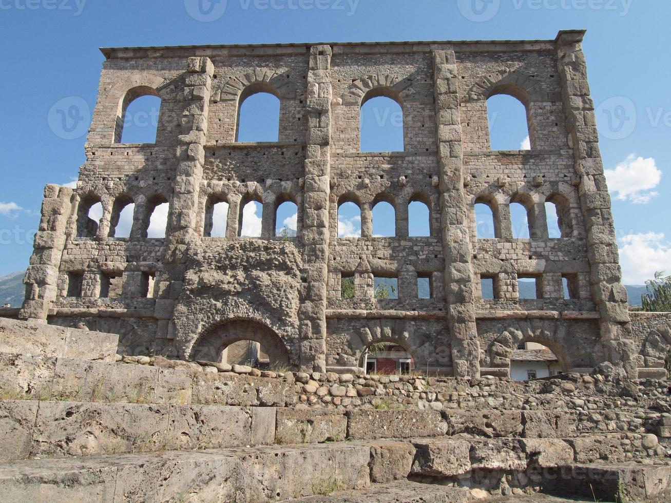 teatro romano aosta foto