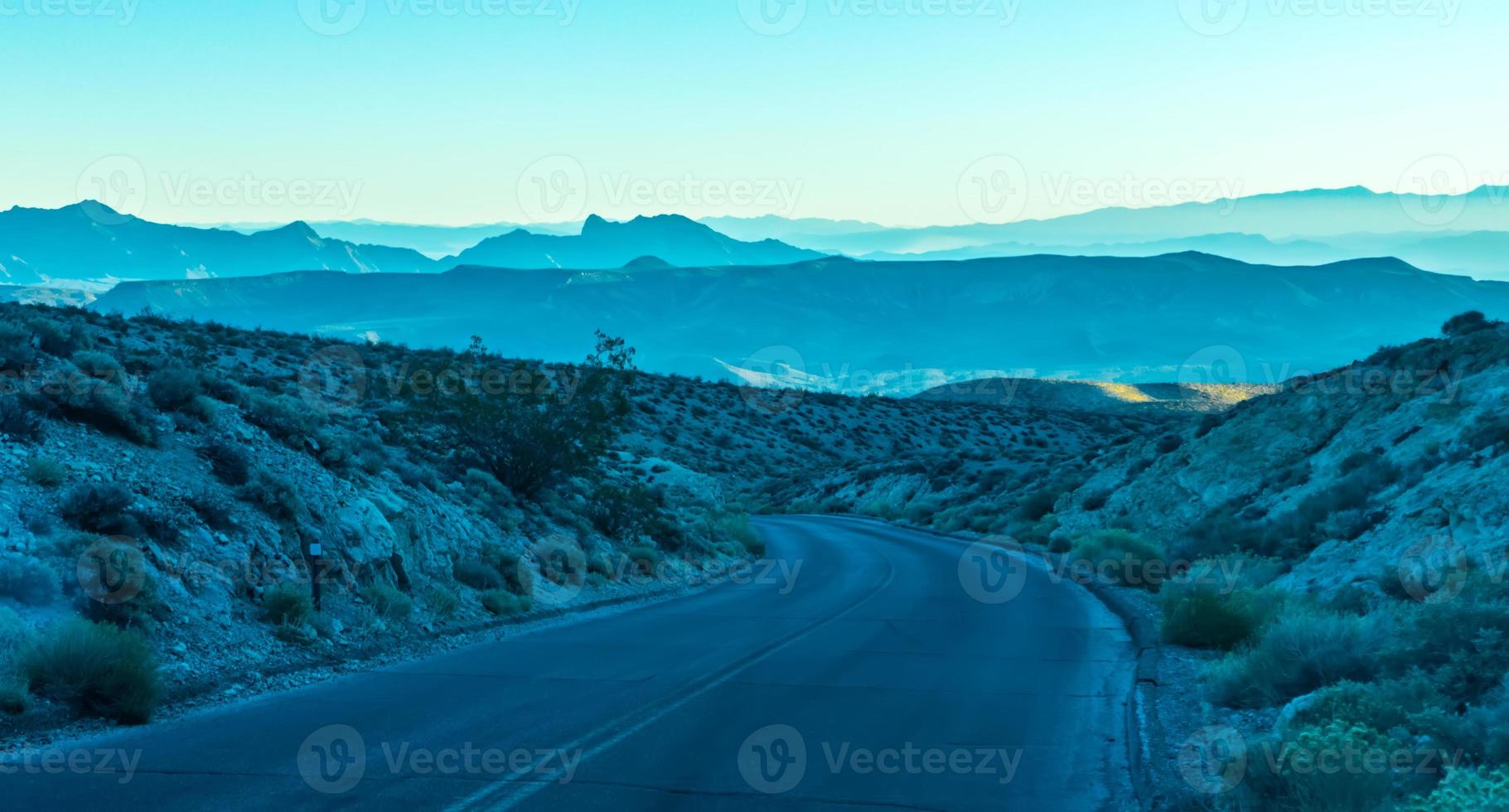 maravilhosa vista panorâmica do ponto dantes nas montanhas do vale da morte foto