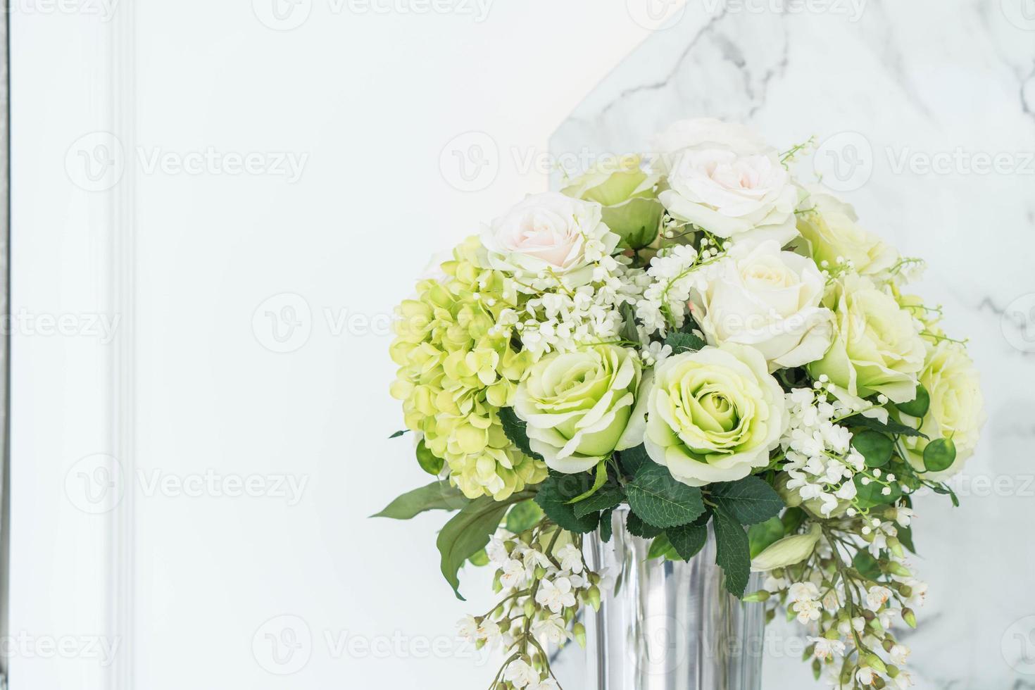 bouquet floral de flores - iluminação com efeito de filtro vintage foto