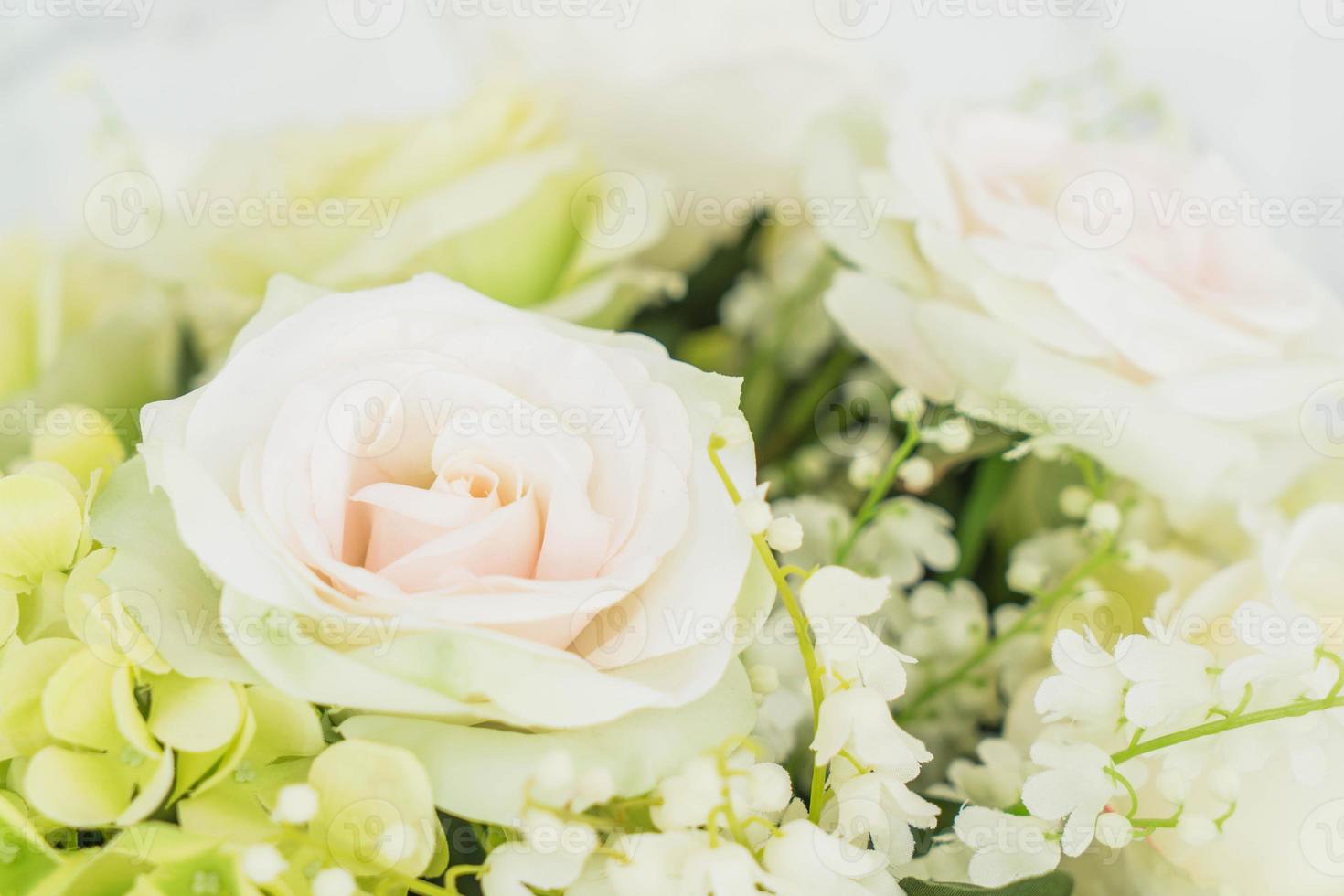 bouquet floral de flores - iluminação com efeito de filtro vintage foto