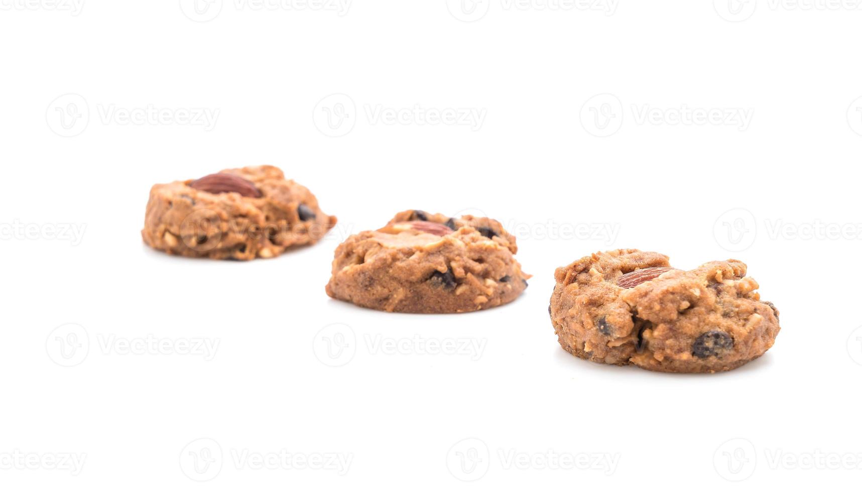 biscoitos de amêndoa em fundo branco foto