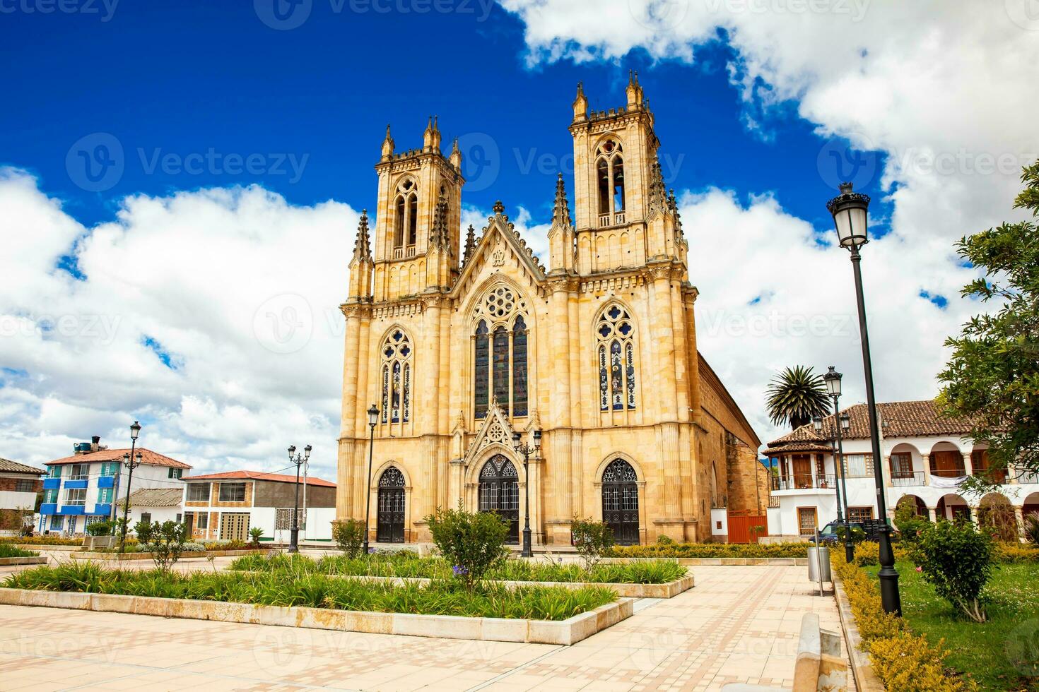 histórico menor basílica do nosso senhora do a neve às a central quadrado do a pequeno Cidade do firavitoba localizado dentro a região do boyaca dentro Colômbia foto