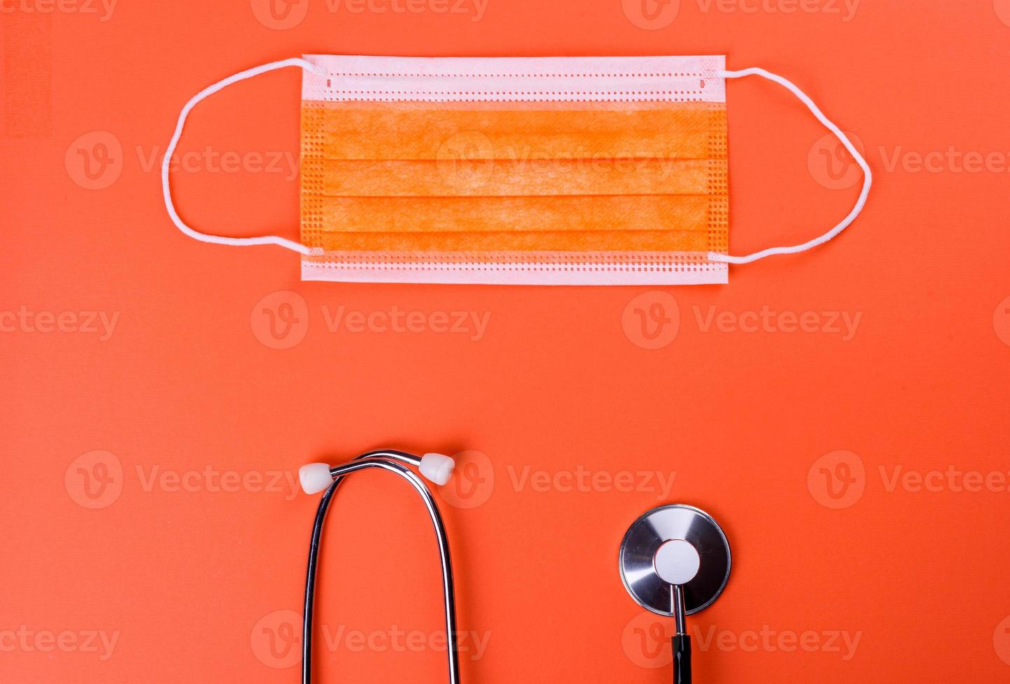suprimentos médicos em um fundo colorido como um atributo foto