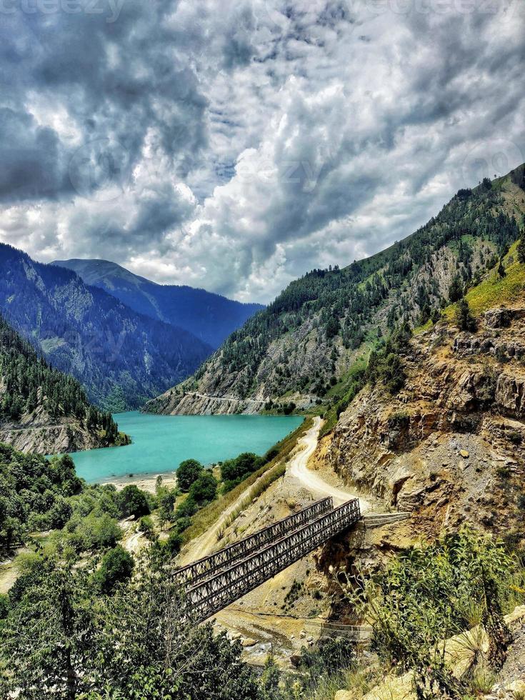 barragem de kishanganga no rio neelum no vale gurez kashmir de neelum foto