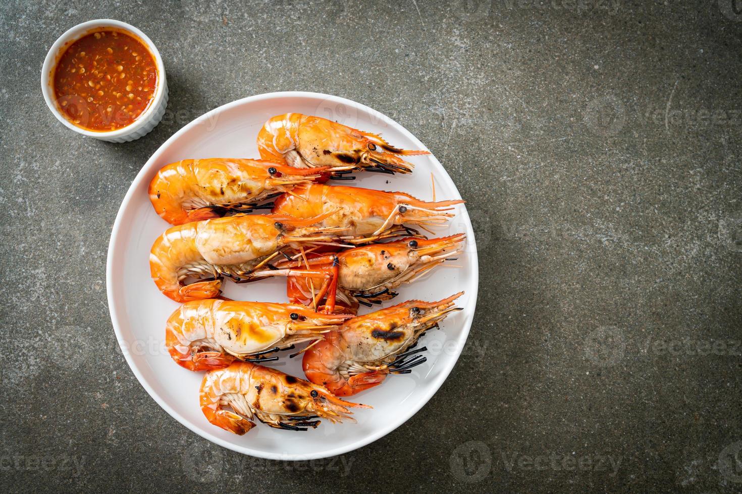 camarões ou camarões grelhados - estilo frutos do mar foto