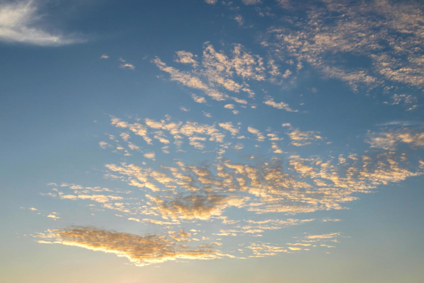 lindo cenário de nascer e pôr do sol foto