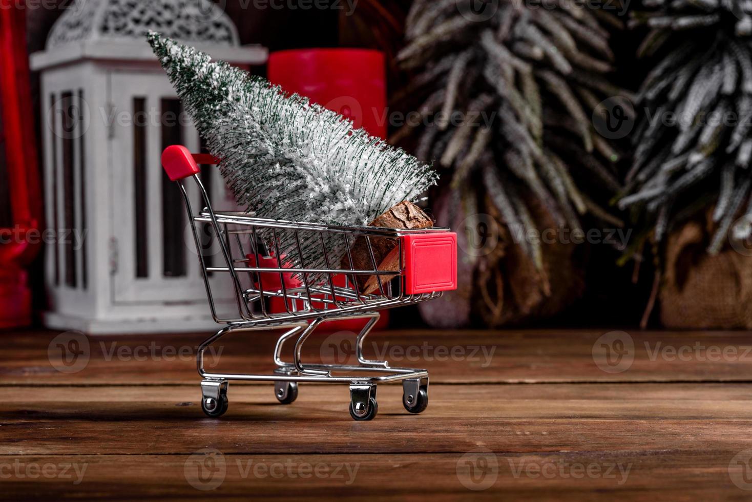 carrinho de compras com presentes de natal e presentes de natal foto