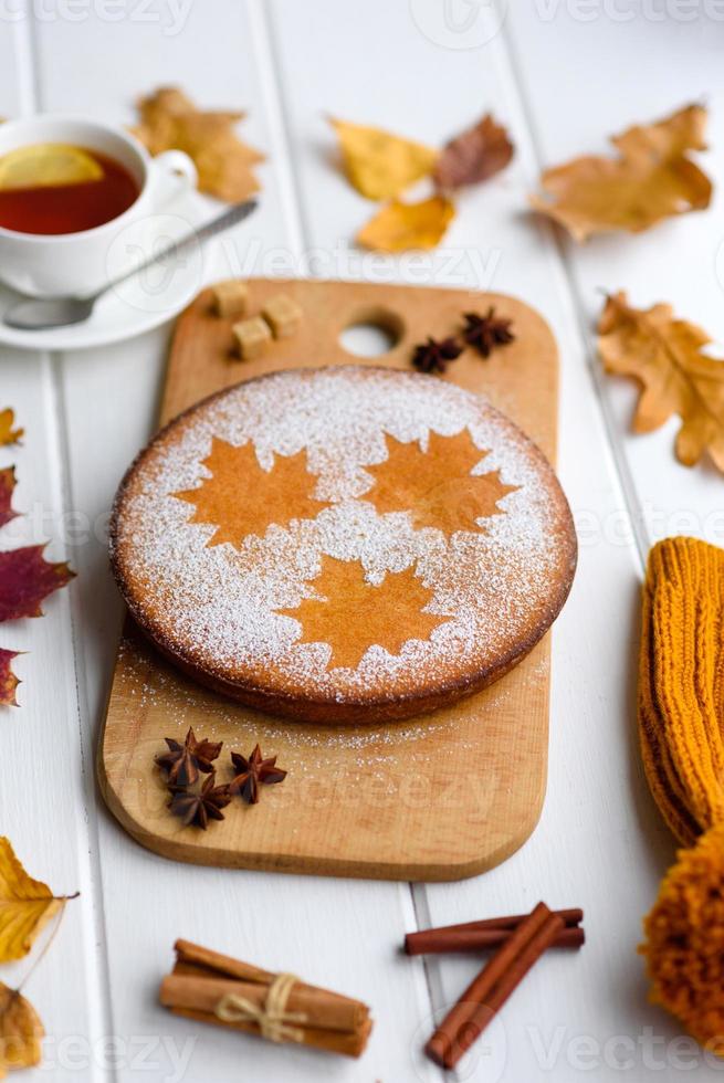 lindo bolo de abóbora doce fresco foto