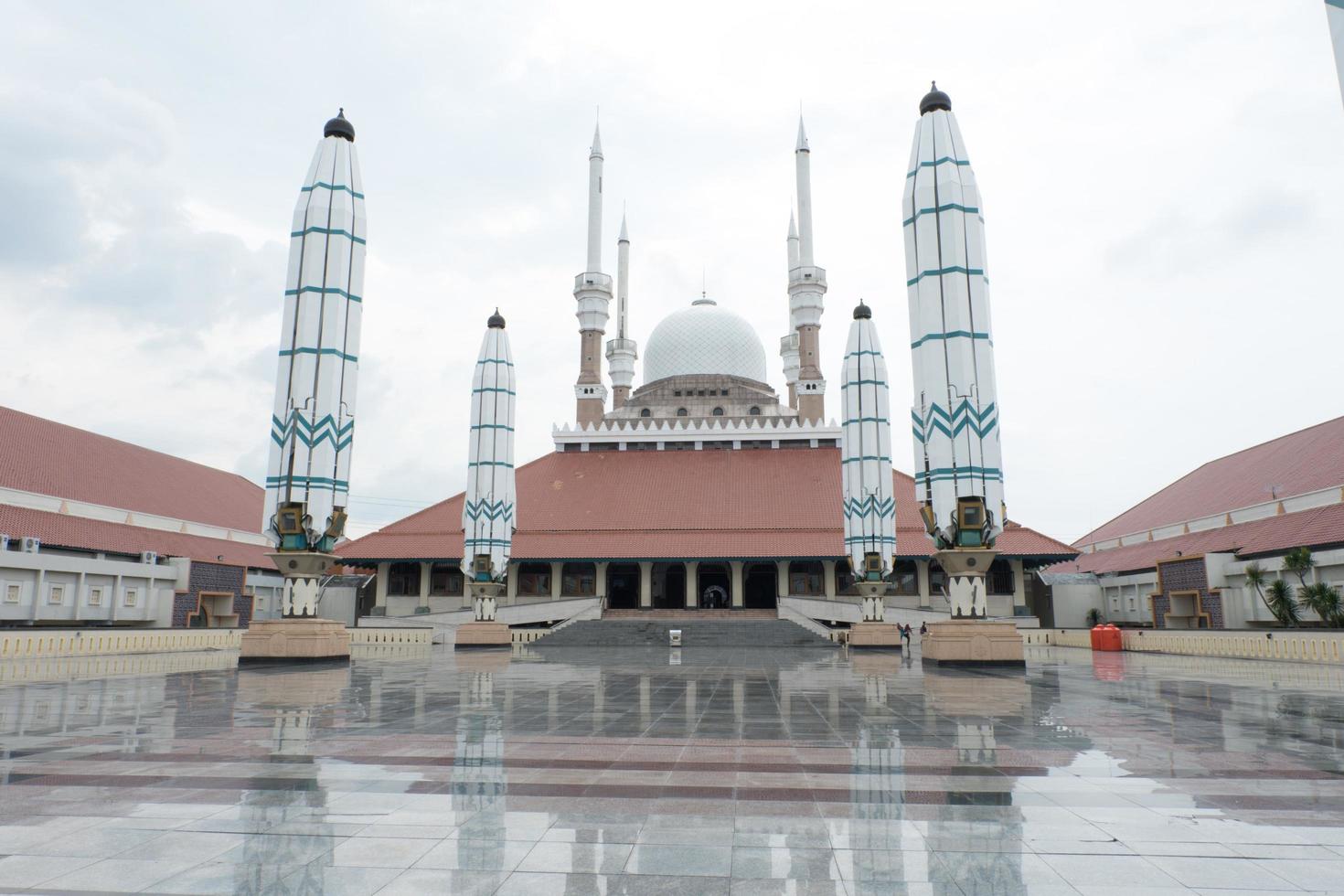 grande mesquita de java central, indonésia foto