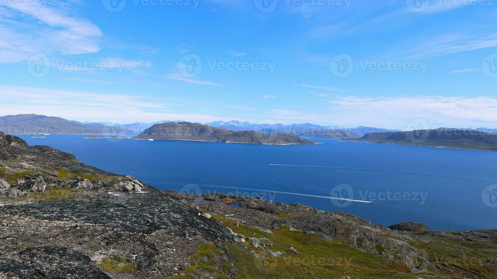 cênico Visualizações Groenlândia geleira lagos e montanhas perto qaqortoq fechar para icebergs e geleiras foto