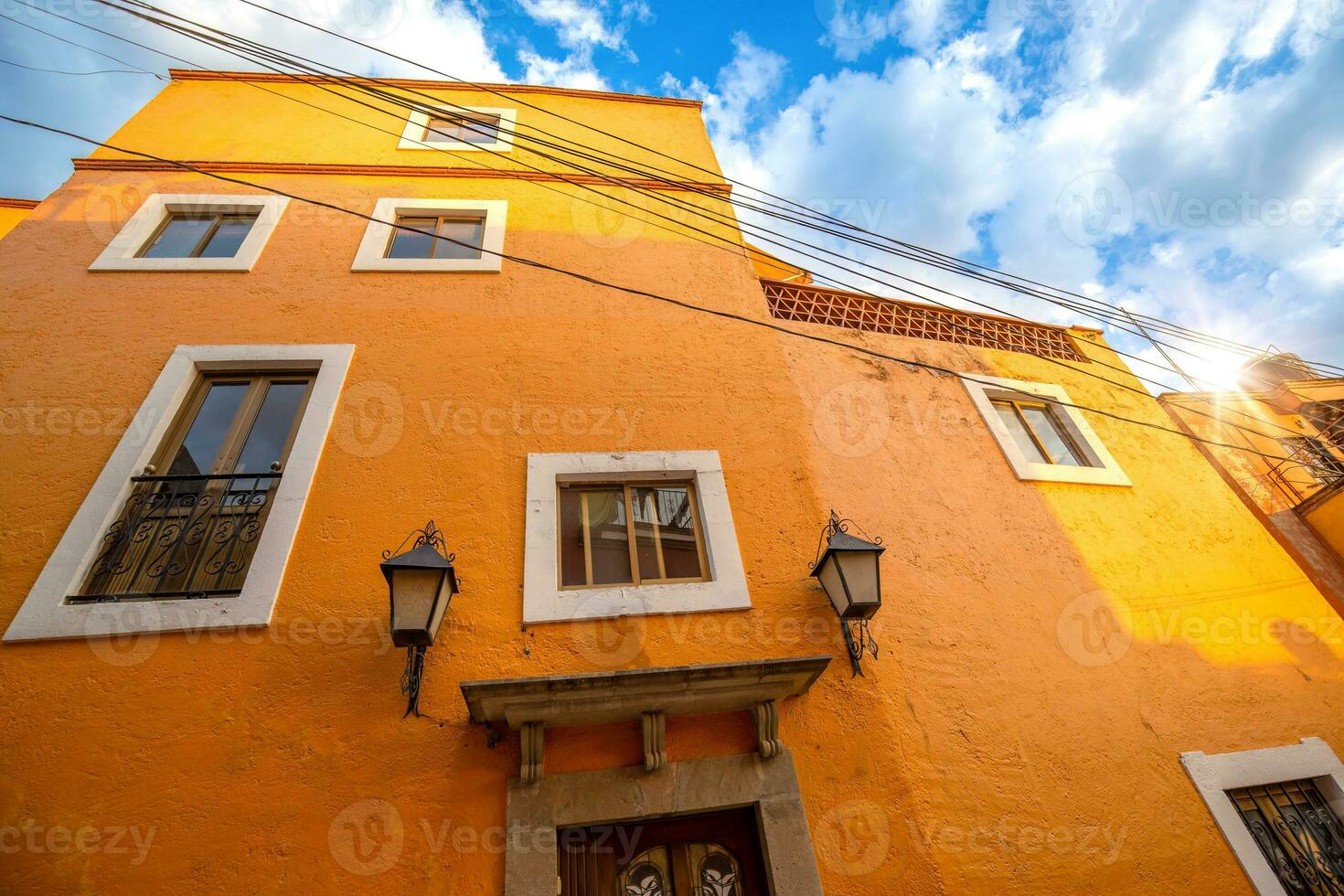 guanajuato, méxico, ruas coloniais coloridas e arquitetura no centro histórico de guanajuato foto