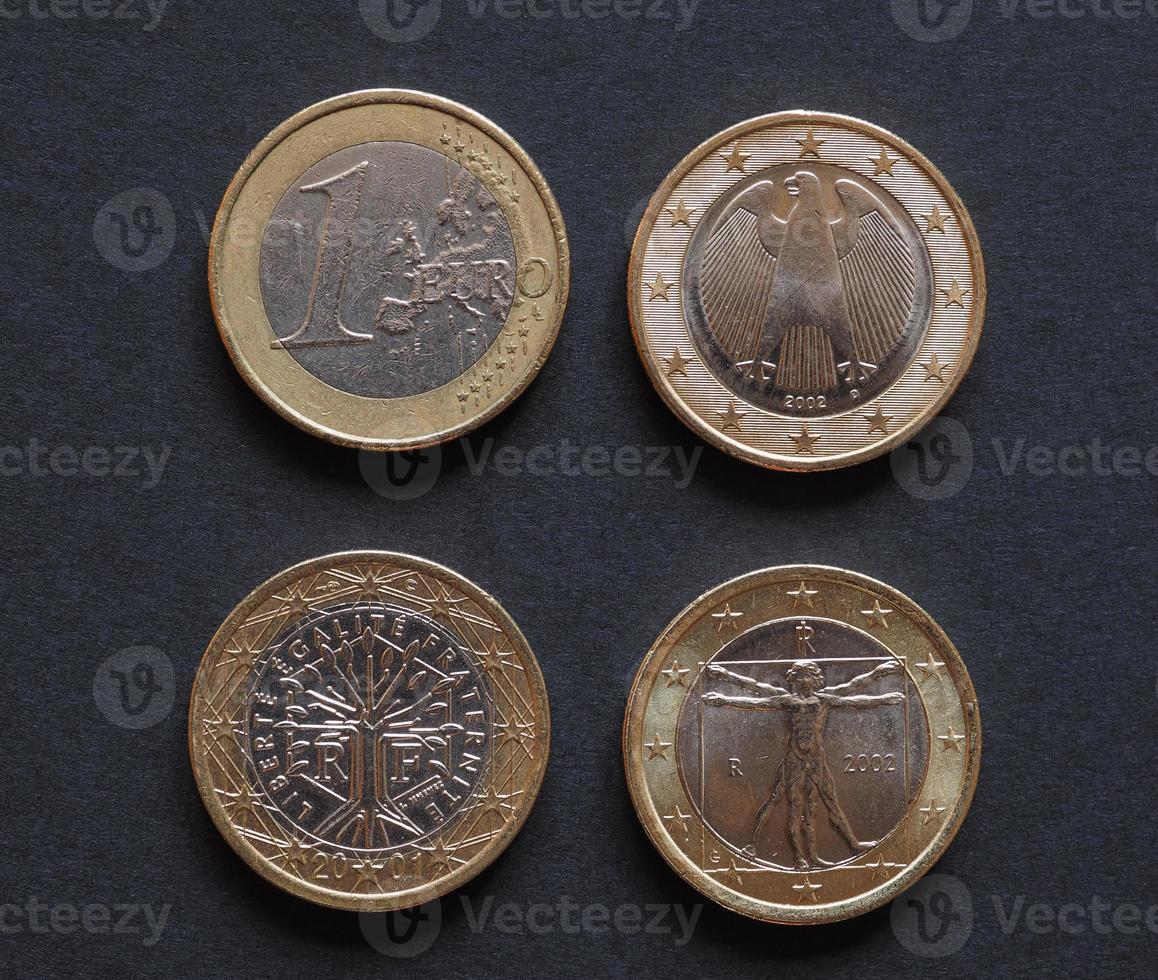 moedas de euro de muitos países foto