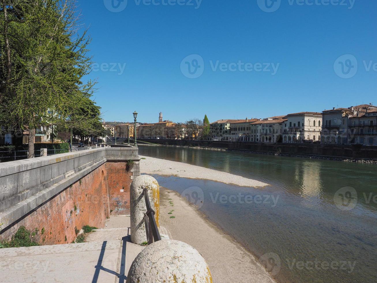 rio adige em verona foto